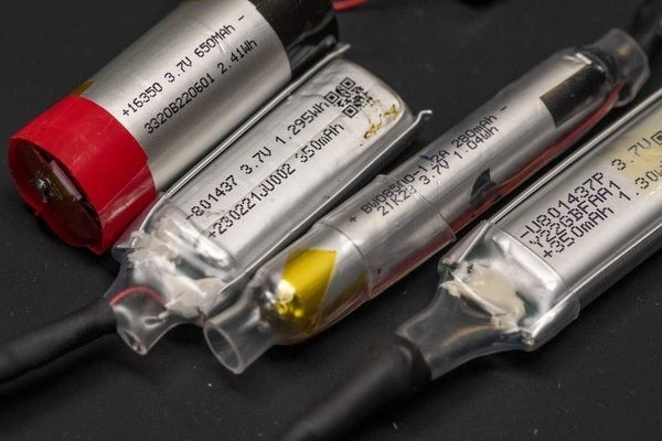 do vapes have lithium batteries