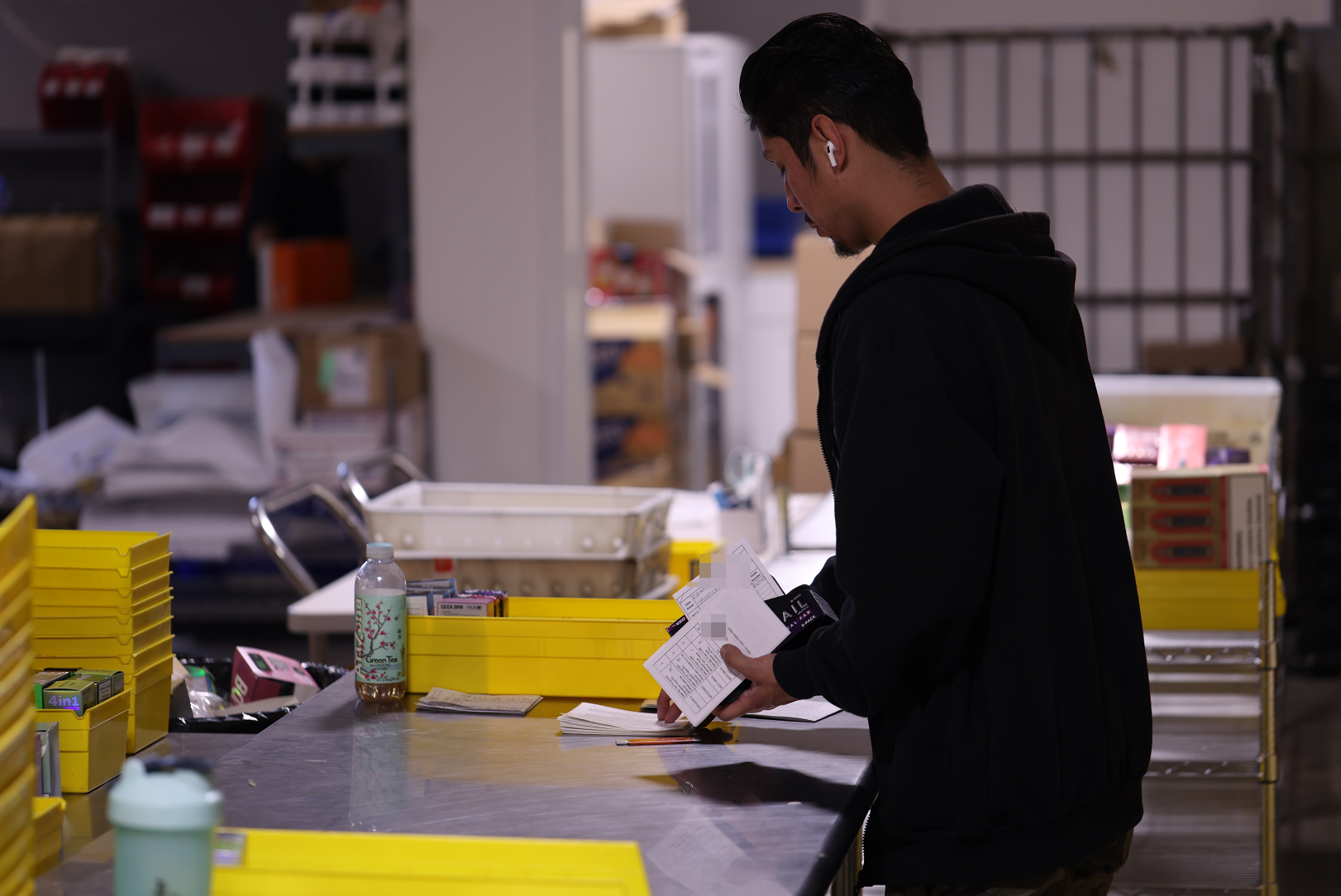 vapesourcing daily outgoing packages ready for international shipping to customers