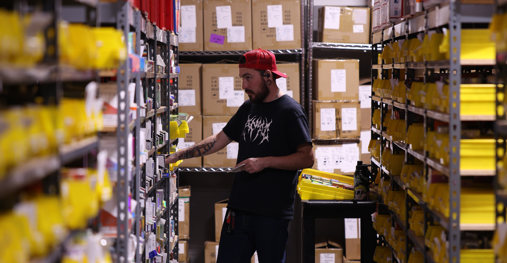 vapesourcing global warehouse with large inventory of branded vaping products